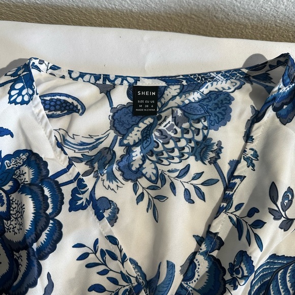 SHEIN ALLOVER FLORA PRINT PUFF SLEEVE SURPLICE NECK DRESS SIZE MEDIUM - Picture 8 of 11